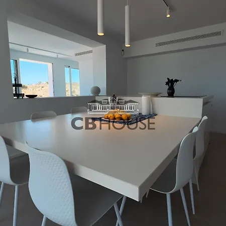 Villa Zafiro 12 Pax, Pool, Sea Views, Rooftop *
